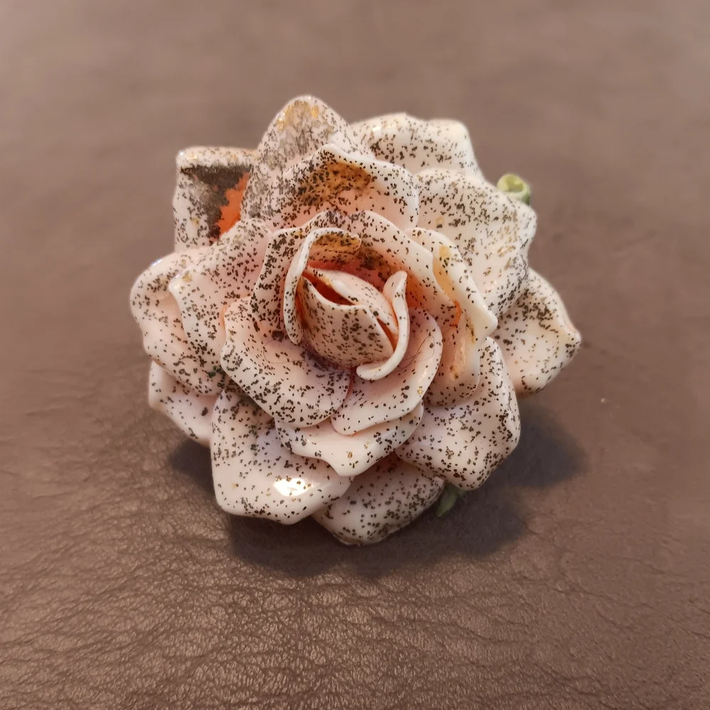 Vintage Floral Brooch Plastic Flower Pin - Picture 2 of 3